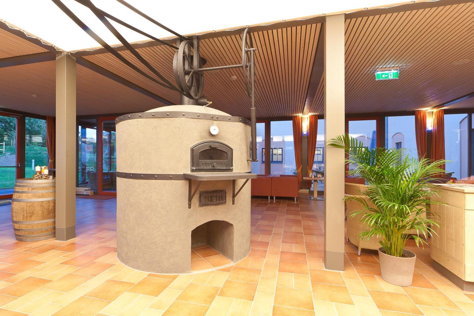 Jufa Hotel Weinviertel - Eselsmuehle Seefeld-Kadolz ภายนอก รูปภาพ