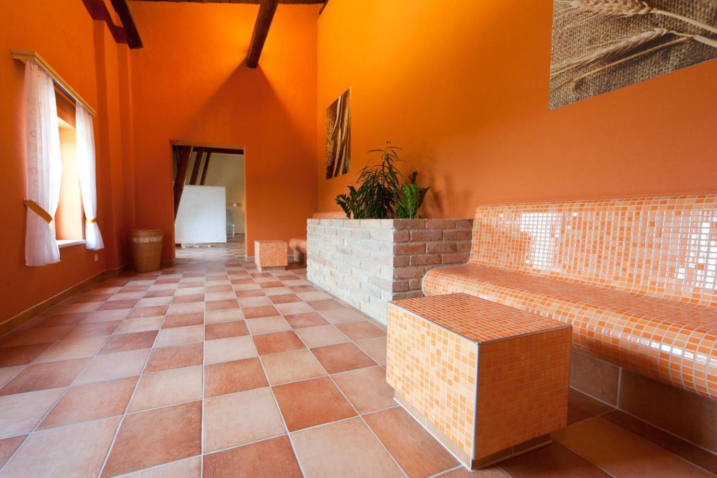 Jufa Hotel Weinviertel - Eselsmuehle Seefeld-Kadolz ภายนอก รูปภาพ