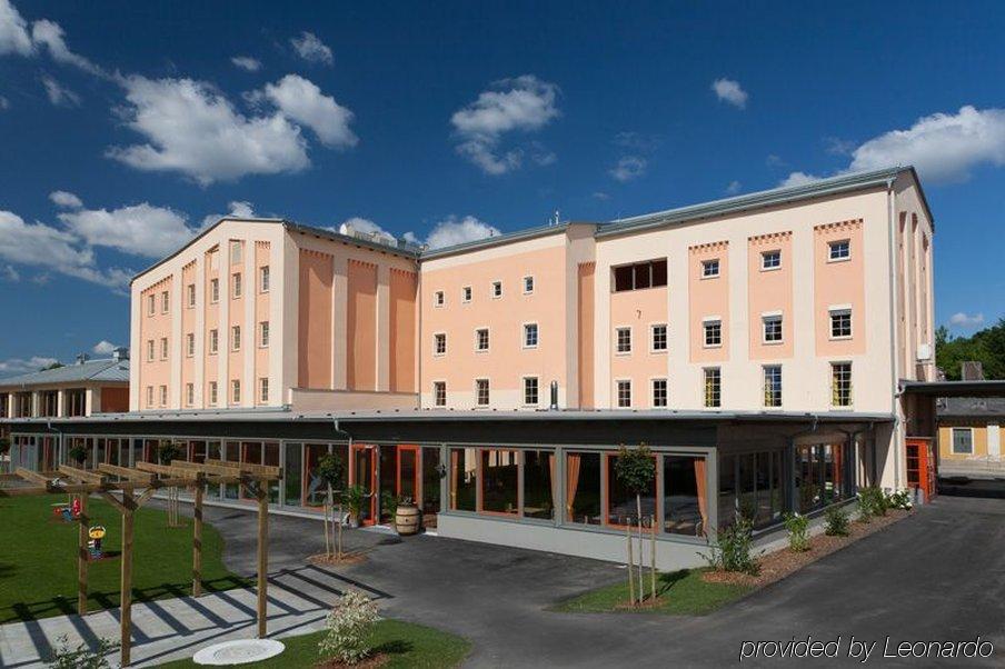 Jufa Hotel Weinviertel - Eselsmuehle Seefeld-Kadolz ภายนอก รูปภาพ