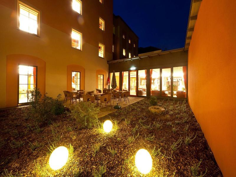 Jufa Hotel Weinviertel - Eselsmuehle Seefeld-Kadolz ภายนอก รูปภาพ