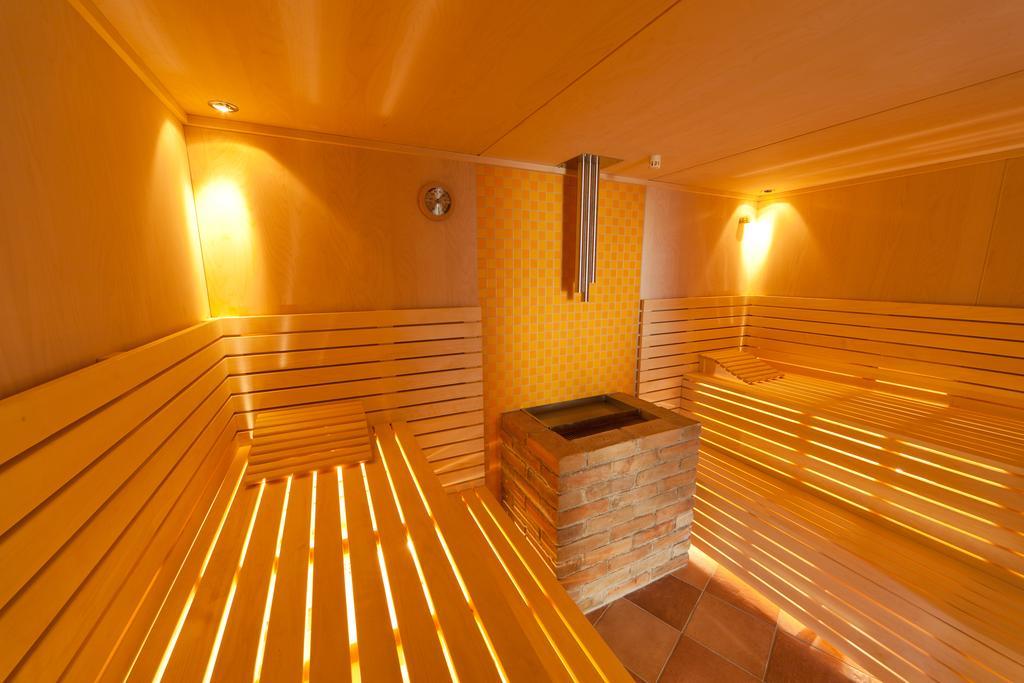 Jufa Hotel Weinviertel - Eselsmuehle Seefeld-Kadolz ภายนอก รูปภาพ