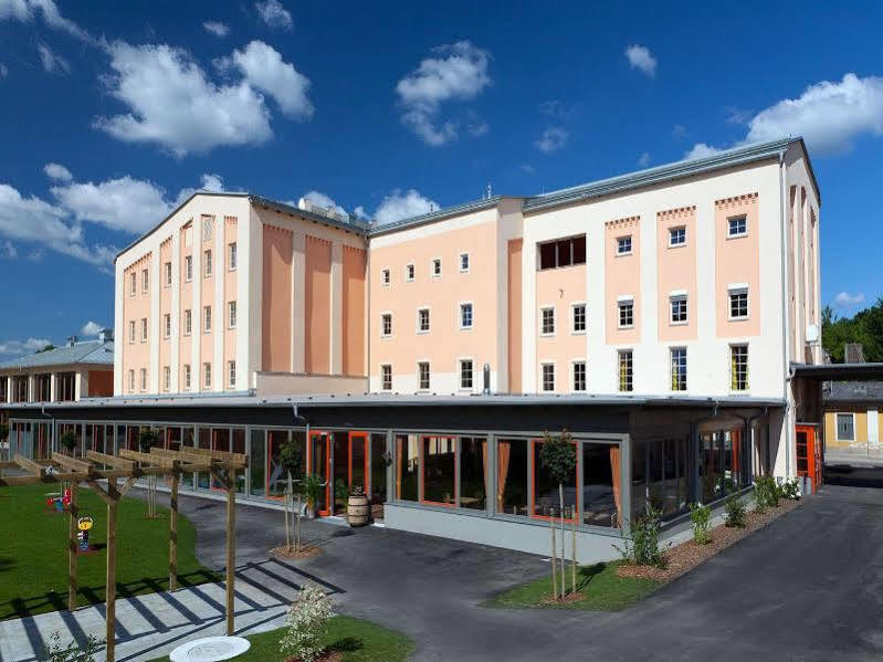 Jufa Hotel Weinviertel - Eselsmuehle Seefeld-Kadolz ภายนอก รูปภาพ