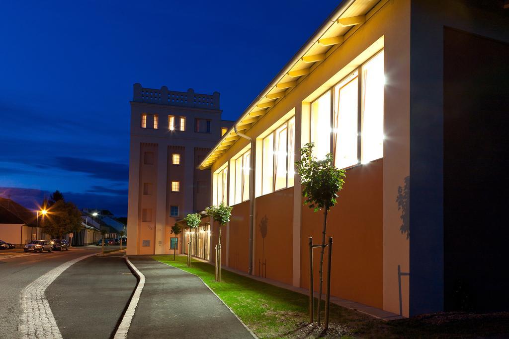 Jufa Hotel Weinviertel - Eselsmuehle Seefeld-Kadolz ภายนอก รูปภาพ