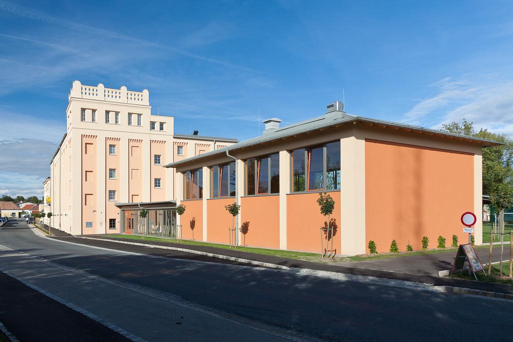 Jufa Hotel Weinviertel - Eselsmuehle Seefeld-Kadolz ภายนอก รูปภาพ