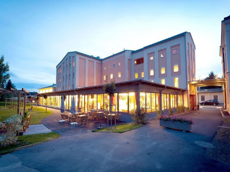 Jufa Hotel Weinviertel - Eselsmuehle Seefeld-Kadolz ภายนอก รูปภาพ