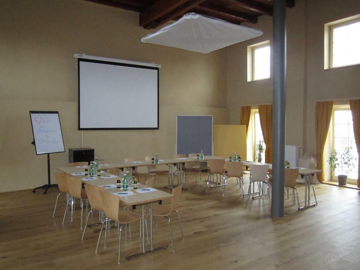 Jufa Hotel Weinviertel - Eselsmuehle Seefeld-Kadolz ภายนอก รูปภาพ