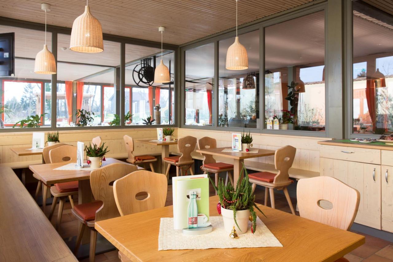 Jufa Hotel Weinviertel - Eselsmuehle Seefeld-Kadolz ภายนอก รูปภาพ